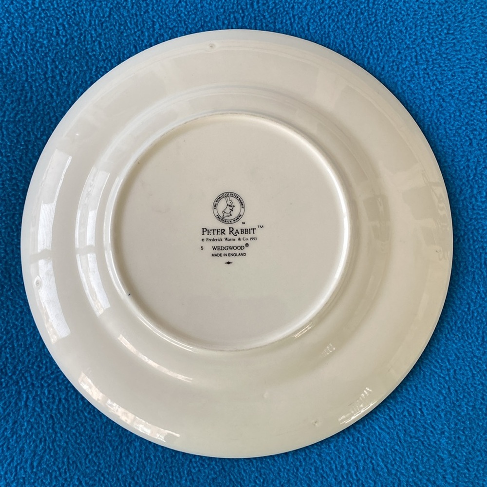 Wedgwood Peter Rabbit Dinner Plate Vintage - With Box - Picture 5 of 6